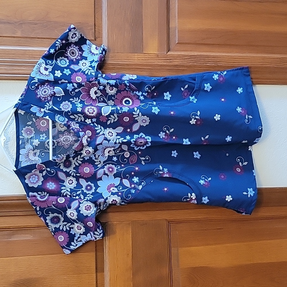 Set Of 3 Butter soft advantage scrub tops, price is for all 3